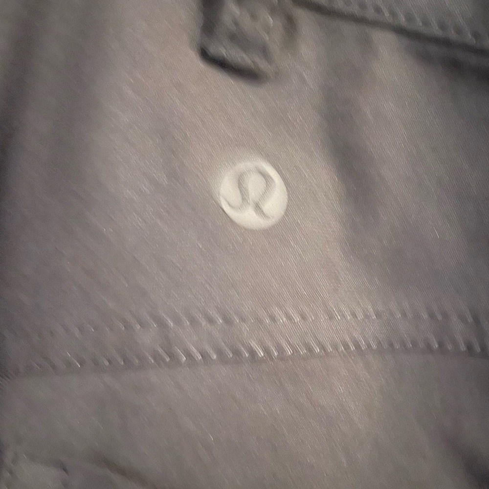 Lulu lemon size 30 black crop pant - Picture 4 of 4